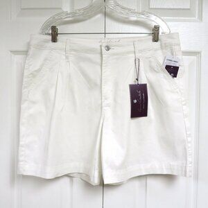 New! Gloria Vanderbilt 14 Pleated Shorts White Solid